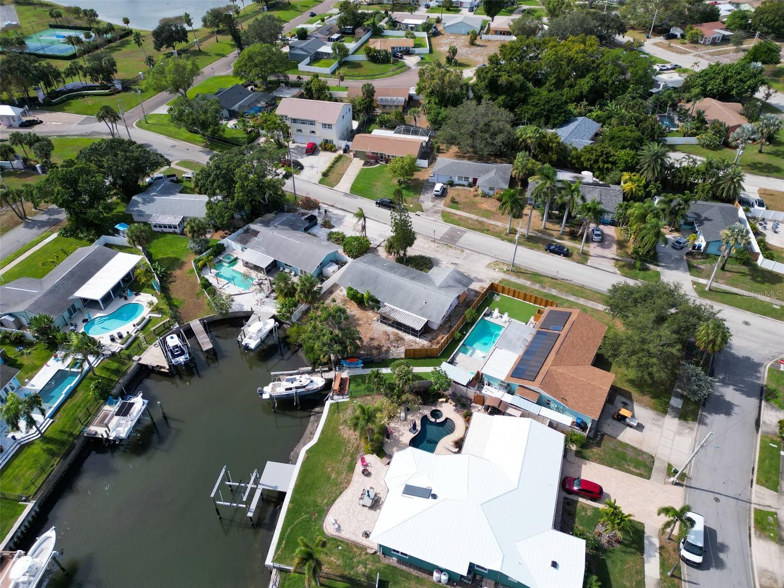 Image 11 of 18 For 4540 Beach Drive Se