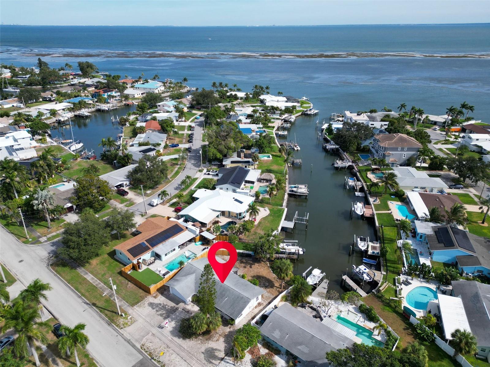 Image 12 of 18 For 4540 Beach Drive Se