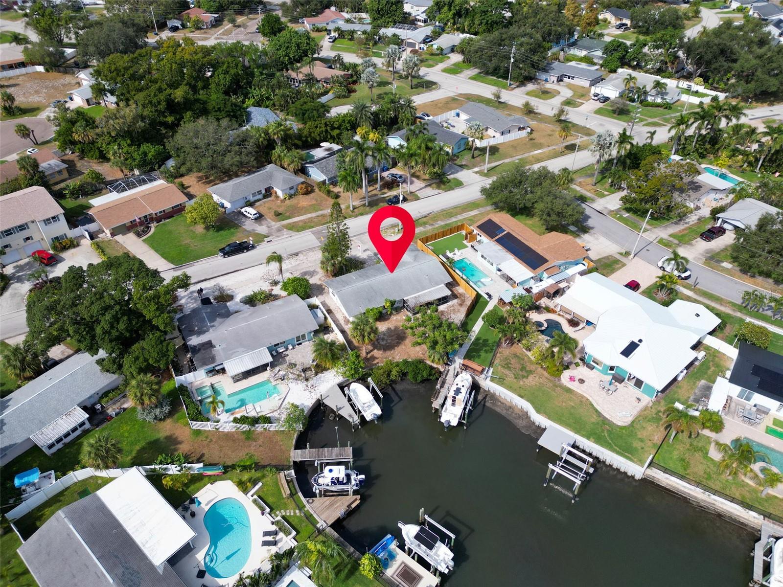 Image 8 of 18 For 4540 Beach Drive Se