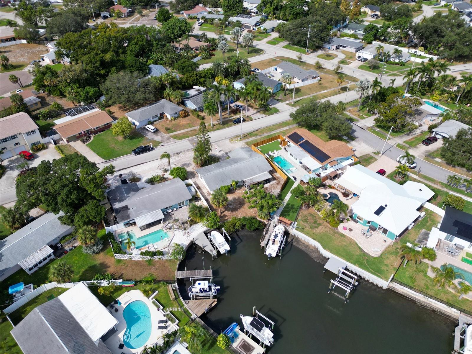 Image 9 of 18 For 4540 Beach Drive Se