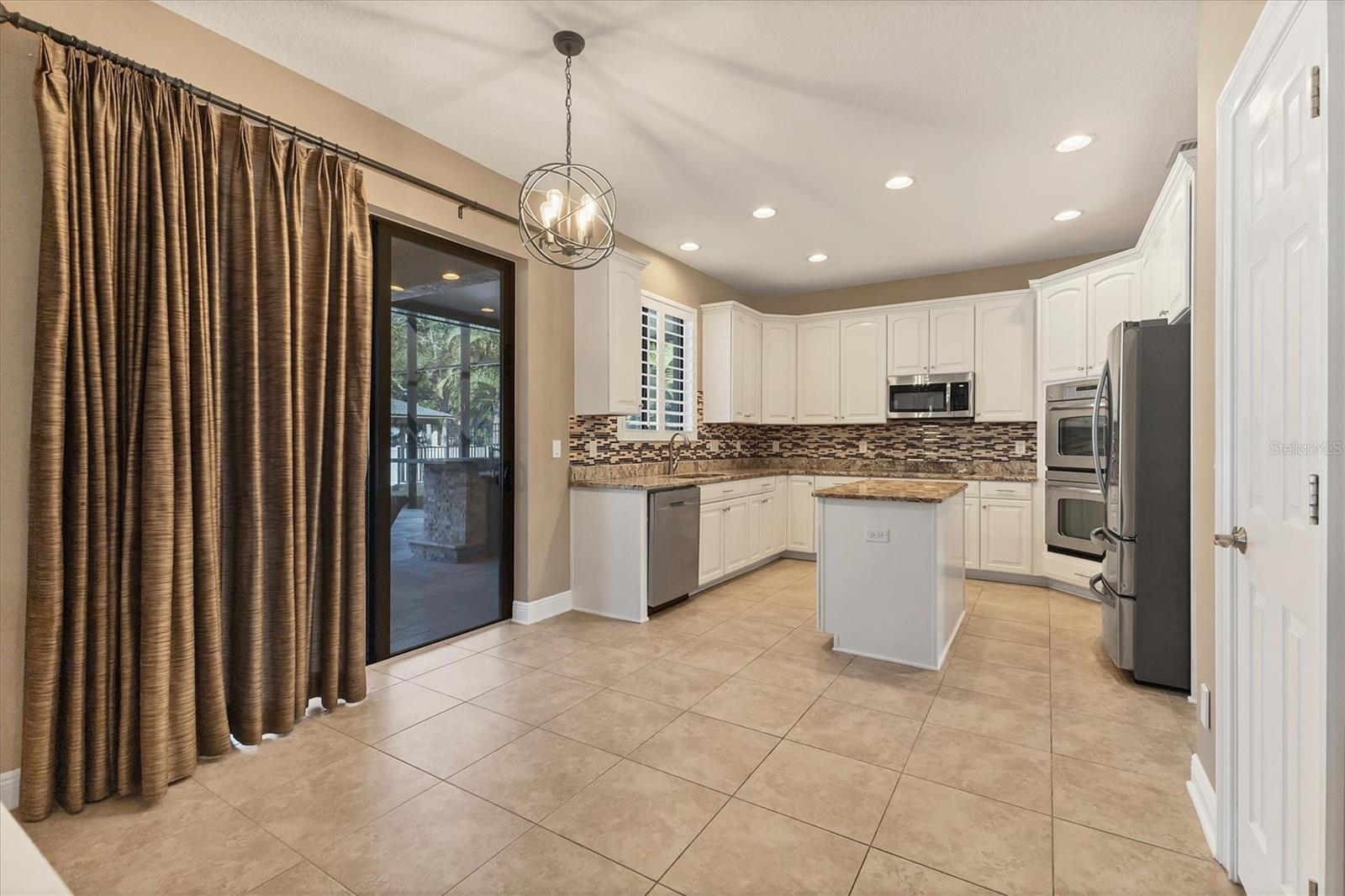 Listing photo id 13 for 9438 59th Street N