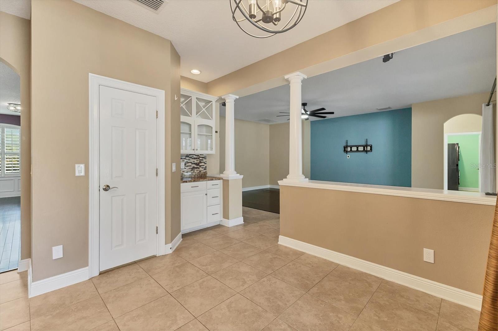Listing photo id 14 for 9438 59th Street N