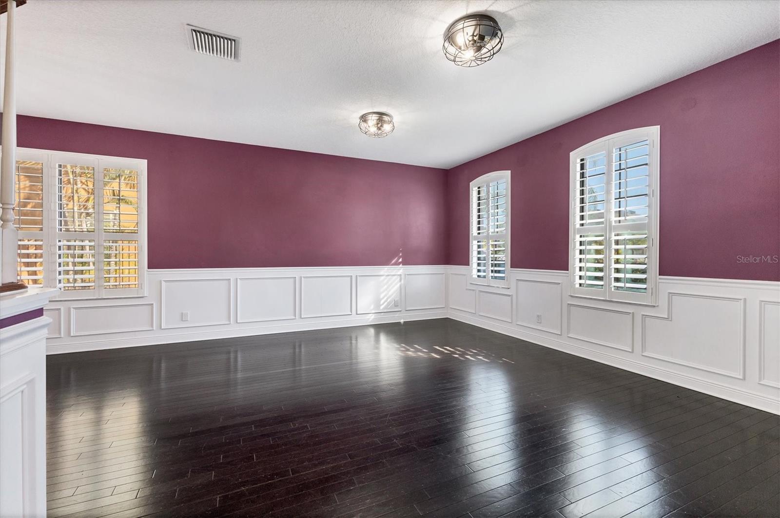 Listing photo id 19 for 9438 59th Street N