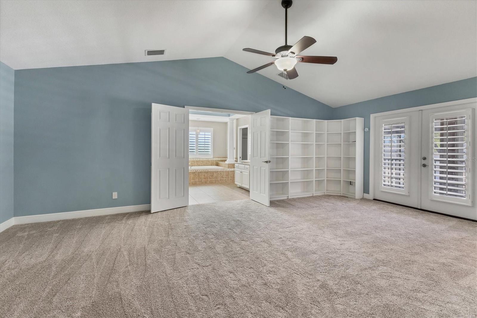Listing photo id 25 for 9438 59th Street N
