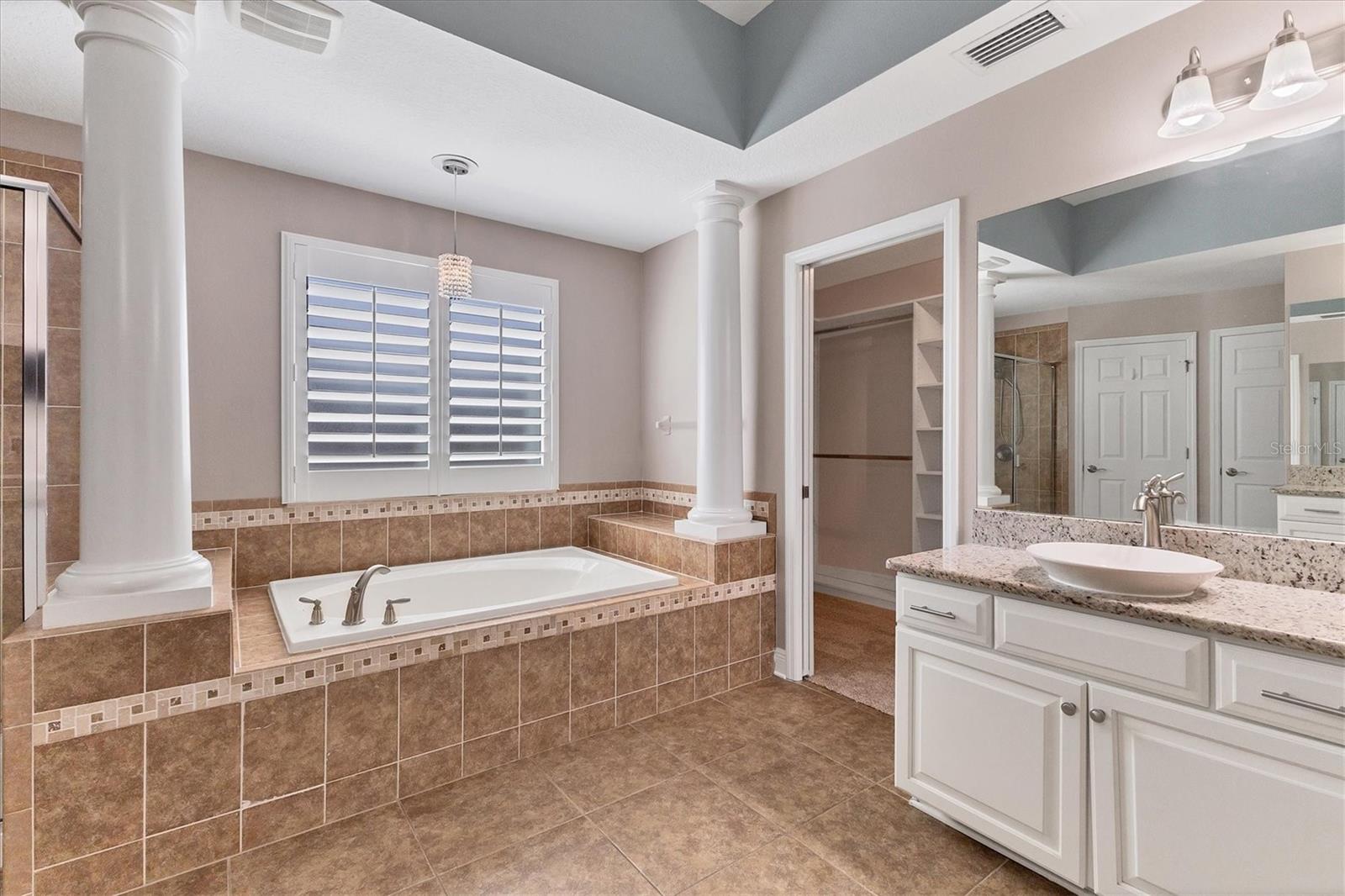 Listing photo id 32 for 9438 59th Street N