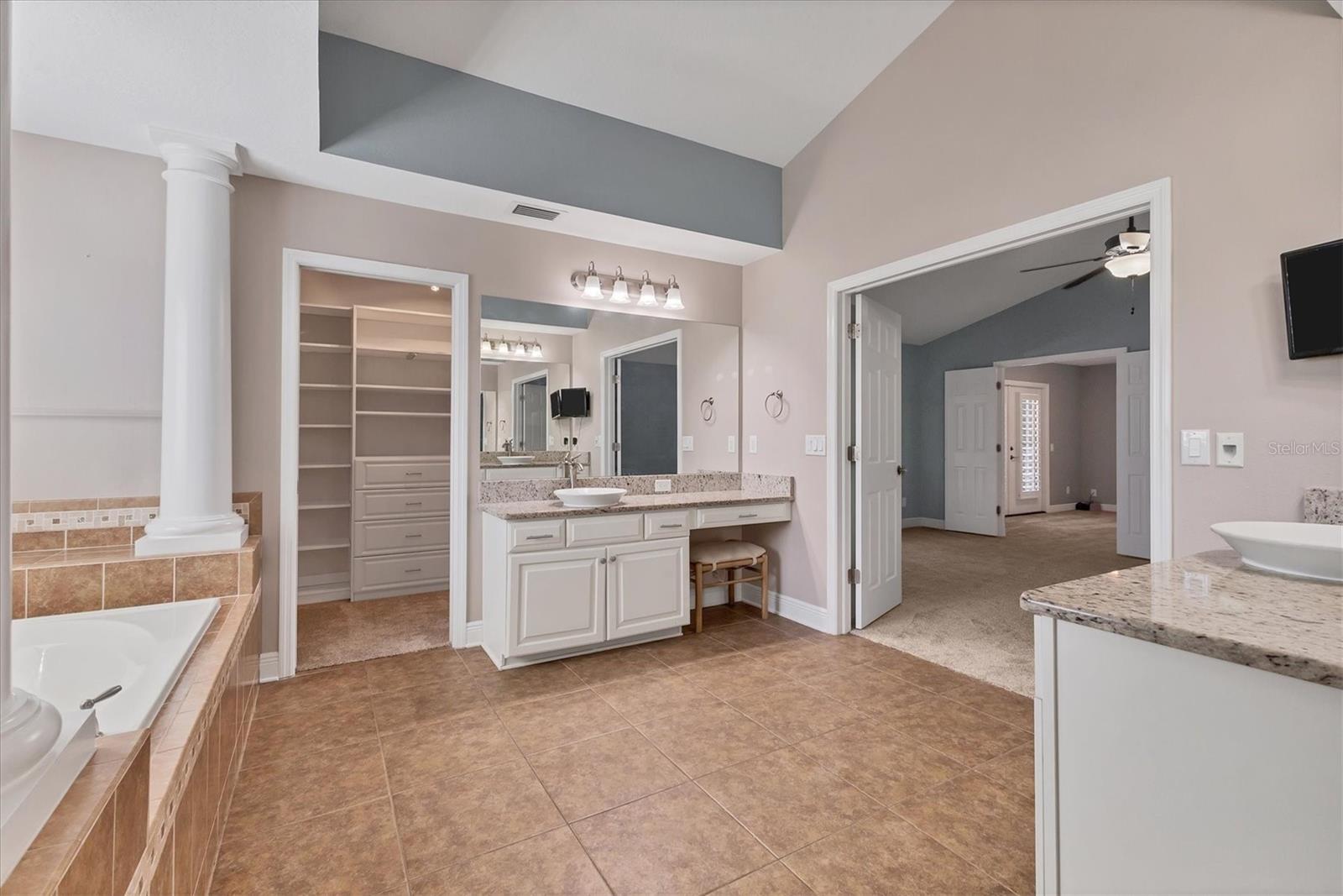 Listing photo id 33 for 9438 59th Street N