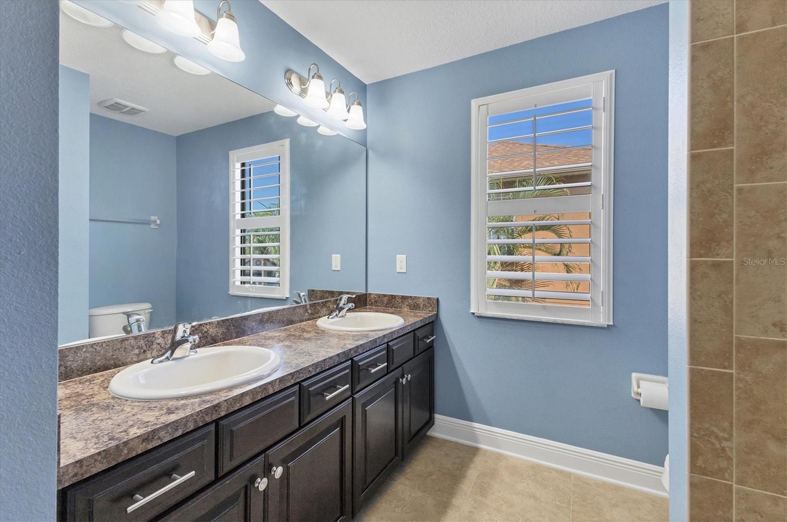 Listing photo id 40 for 9438 59th Street N
