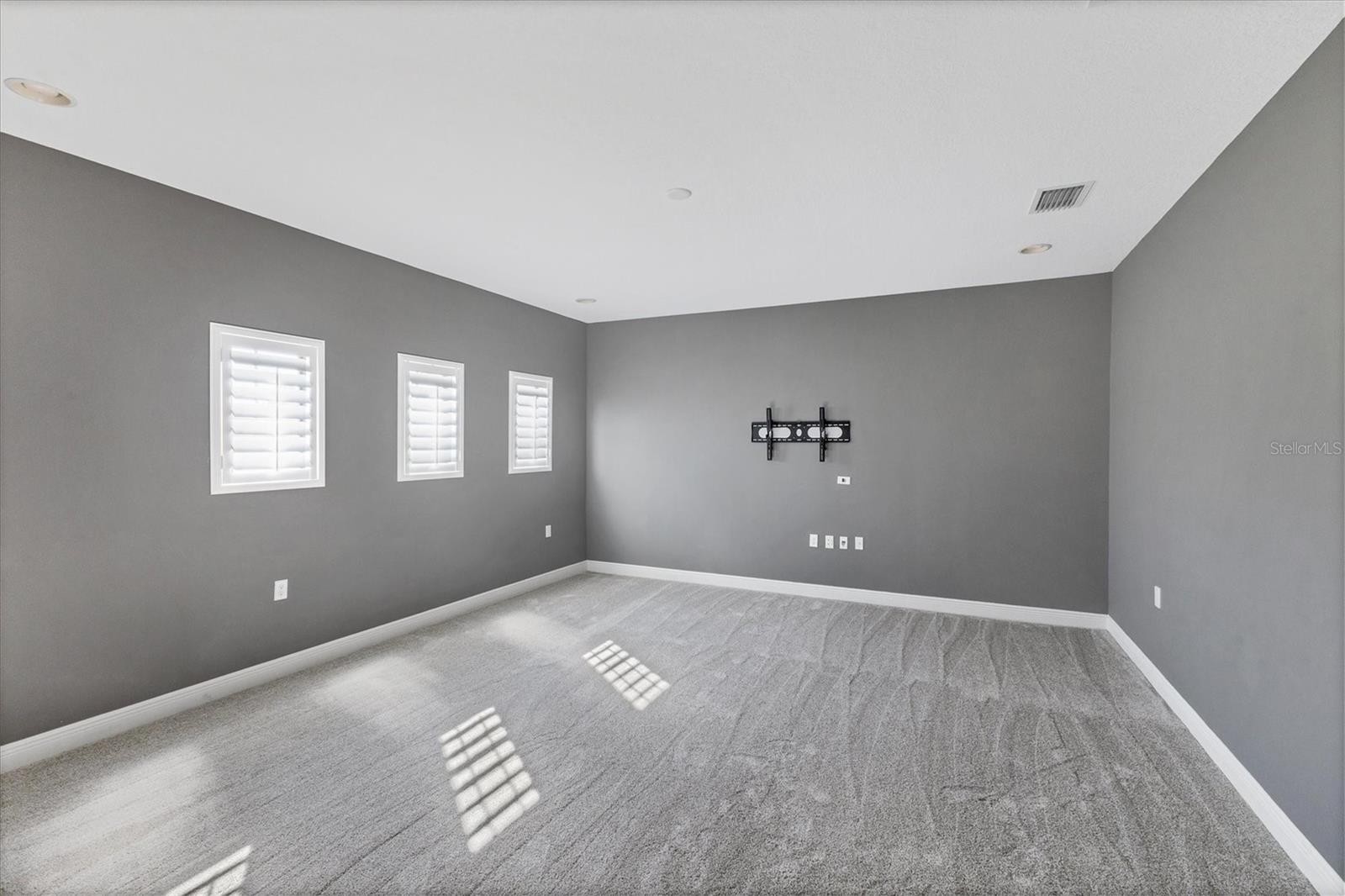 Listing photo id 44 for 9438 59th Street N