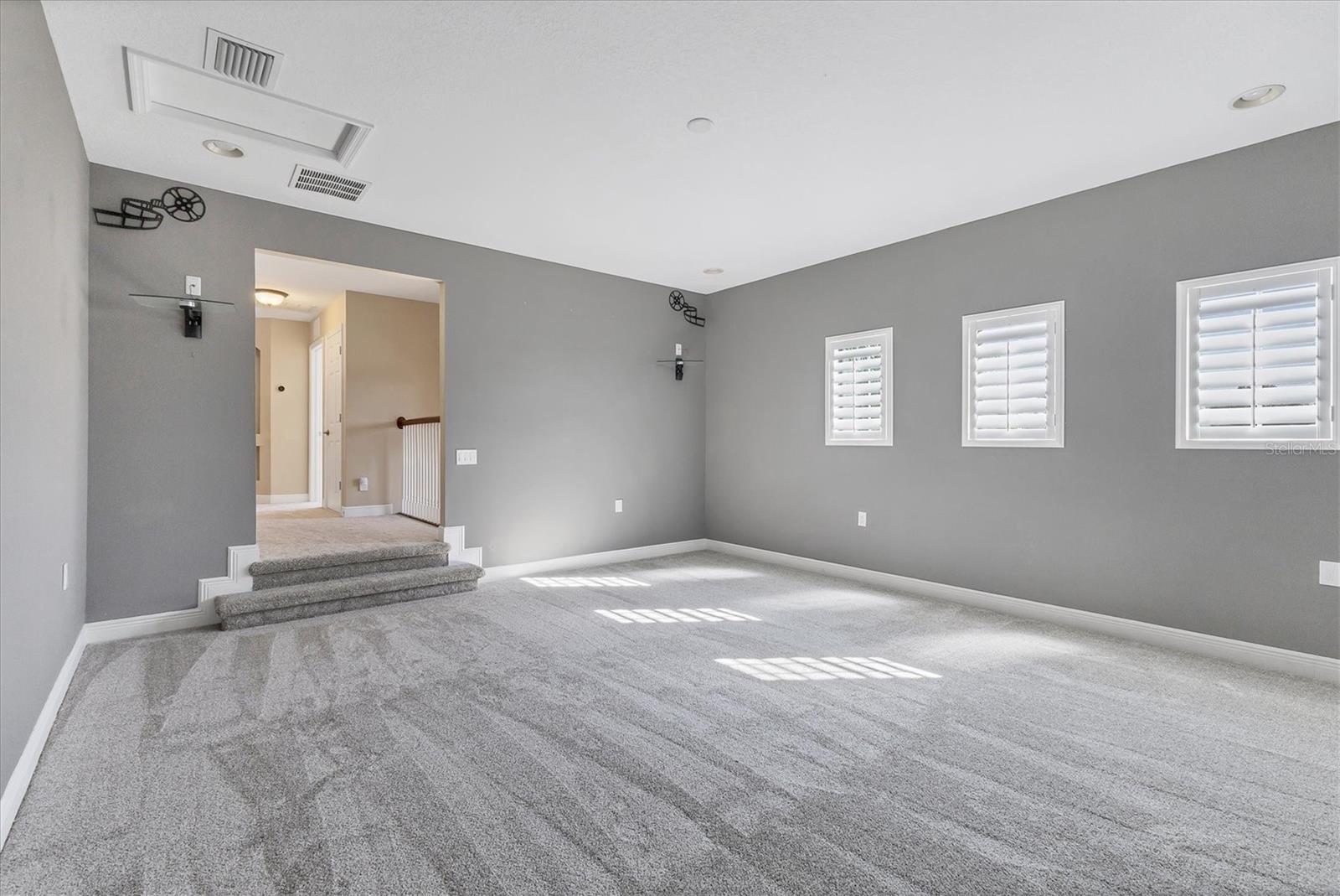 Listing photo id 46 for 9438 59th Street N