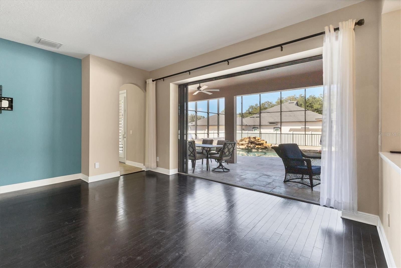 Listing photo id 6 for 9438 59th Street N