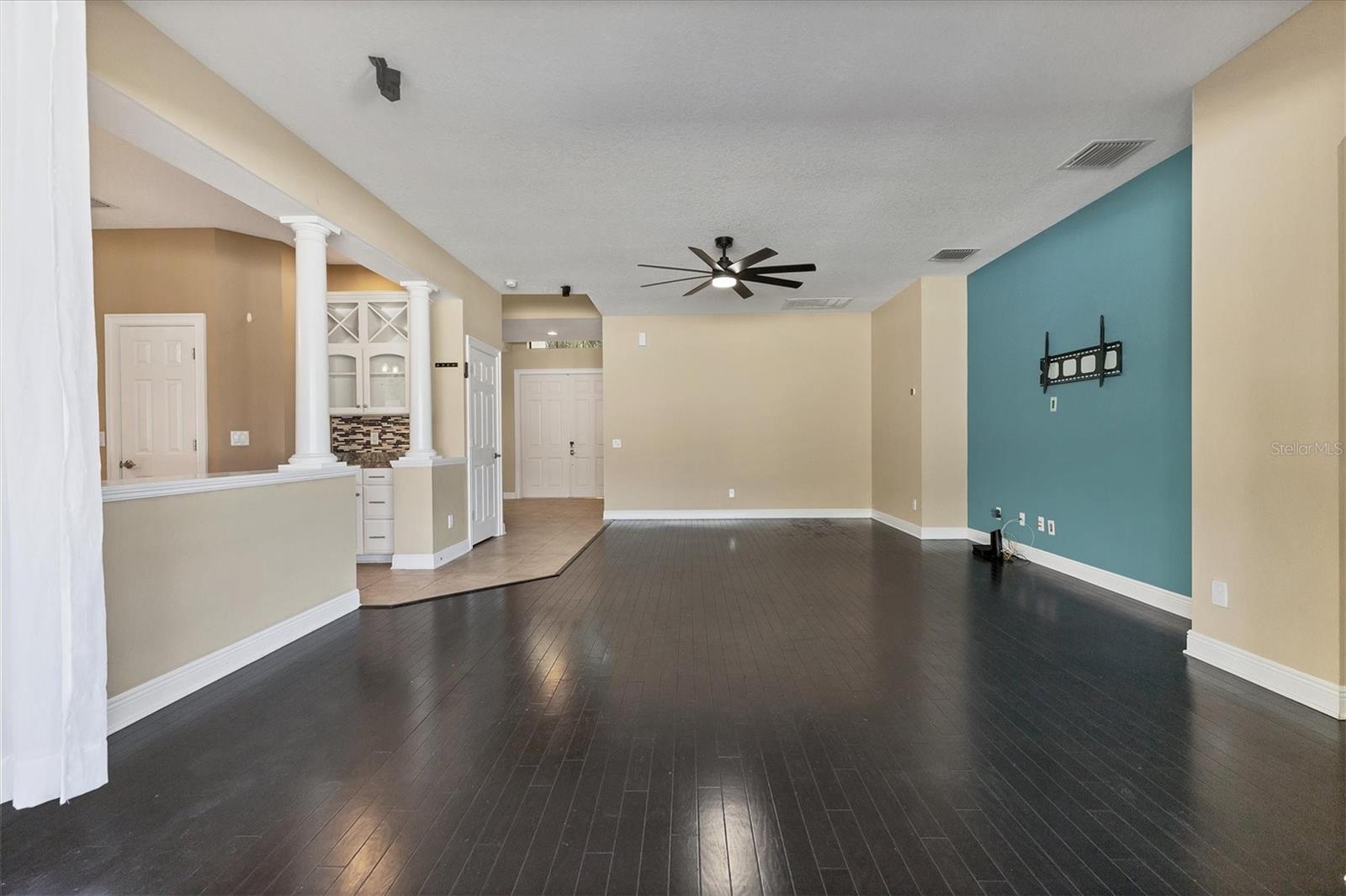 Listing photo id 7 for 9438 59th Street N