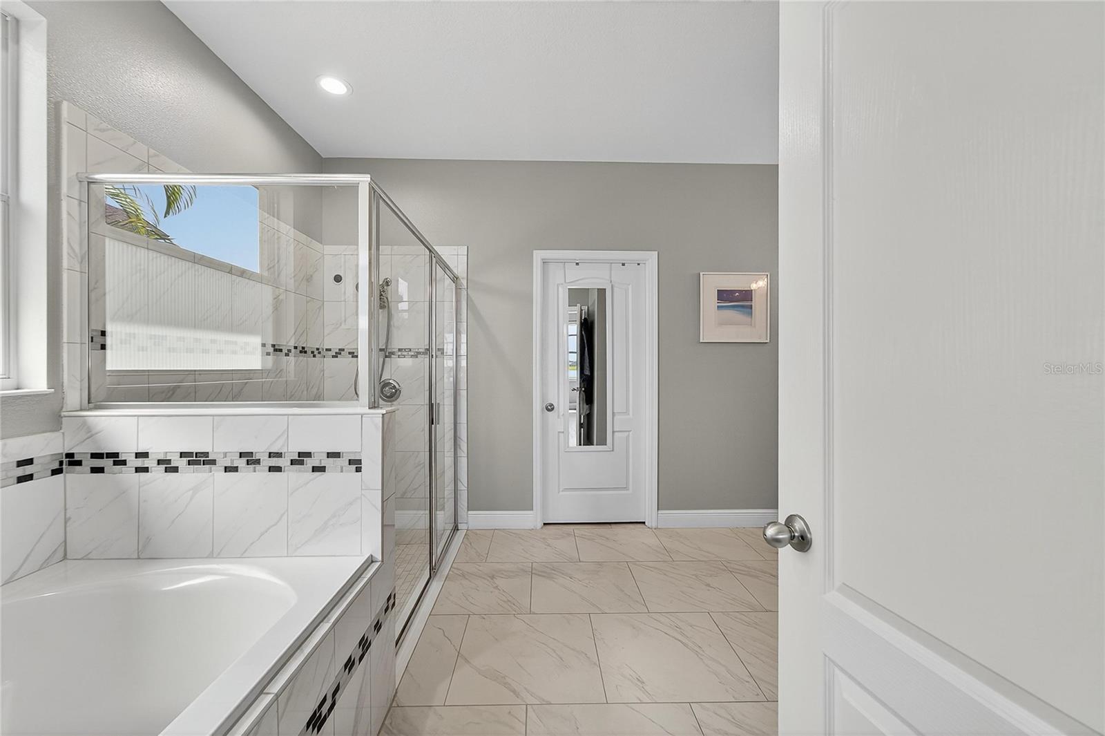 Image 43 of 91 For 11525 Lake Lucaya Drive