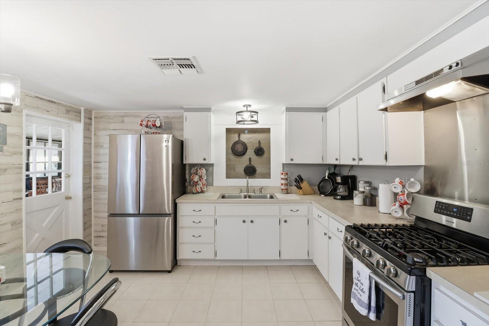 Image 13 of 50 For 11641 Salmon Drive