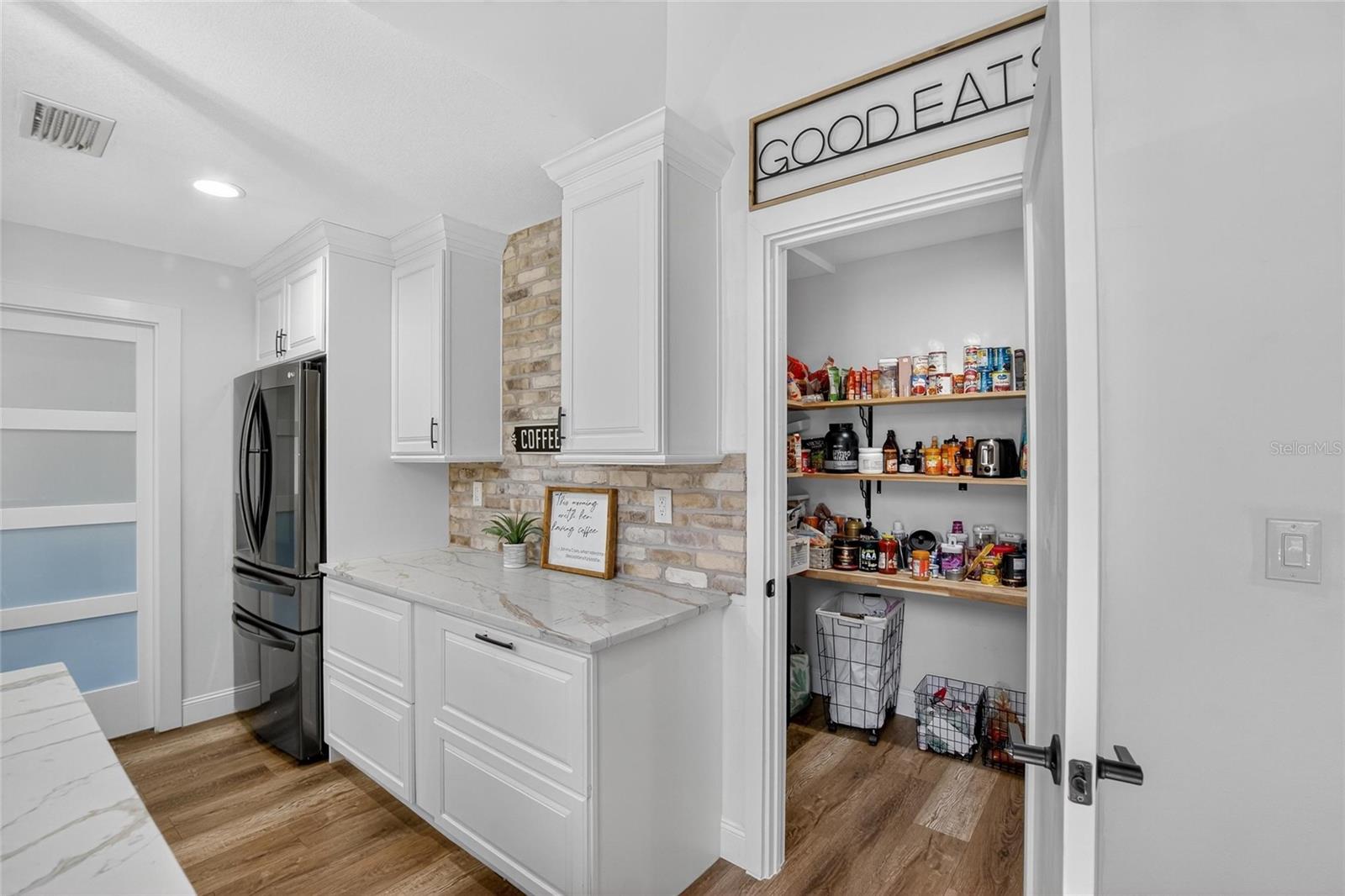 Listing photo id 10 for 2461 Sam Allen Road