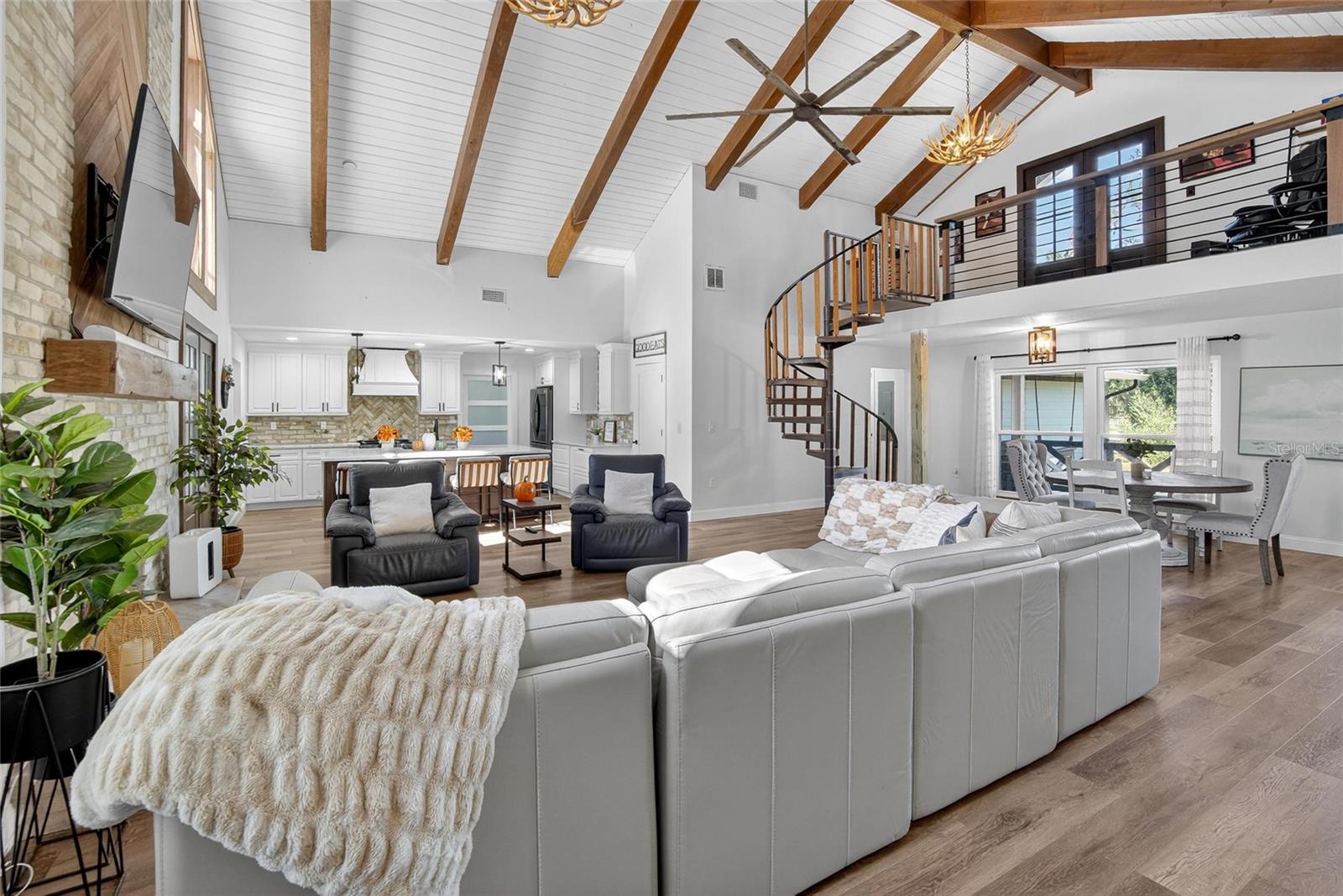 Listing photo id 6 for 2461 Sam Allen Road