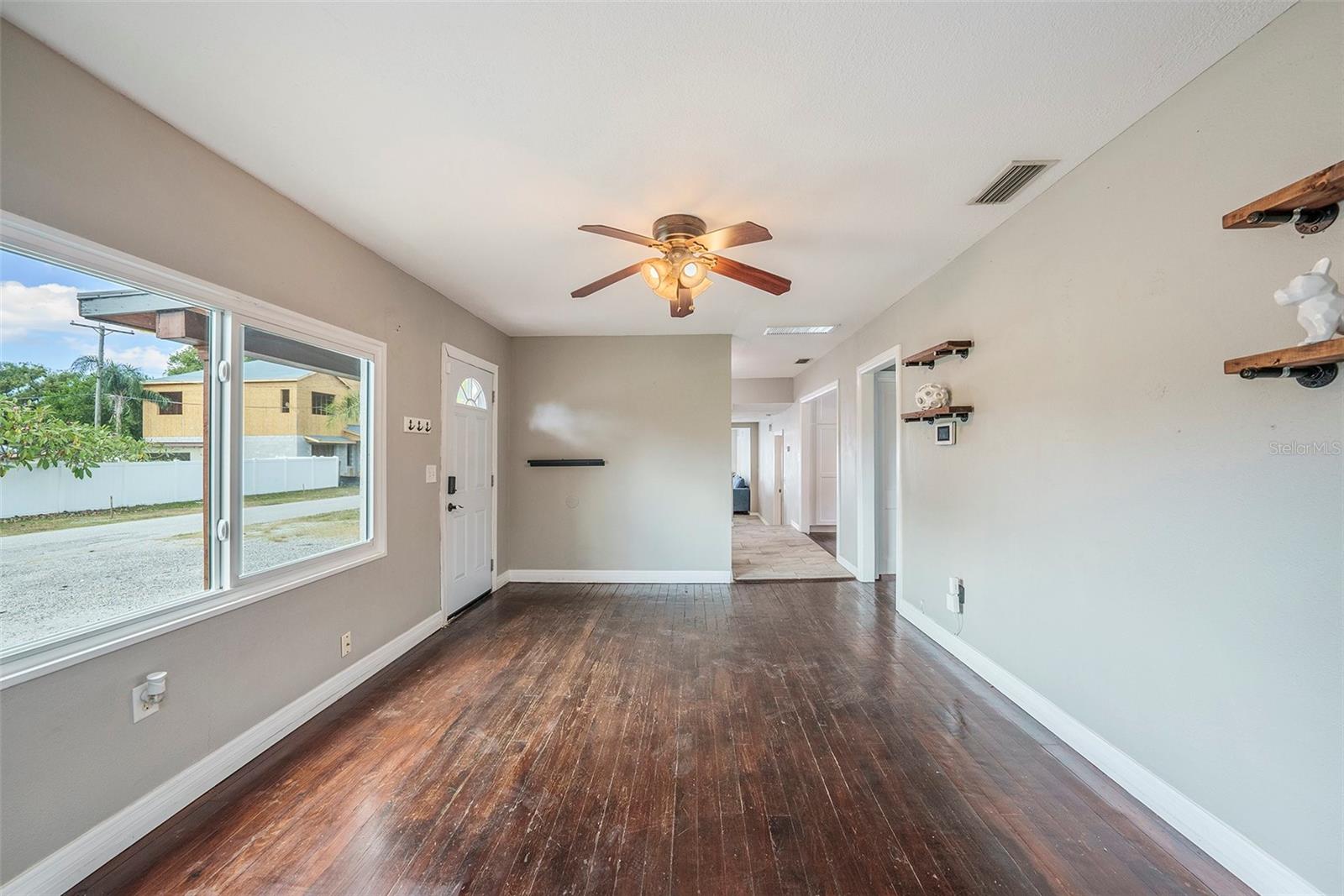 Image 13 of 26 For 1702 Knollwood Street
