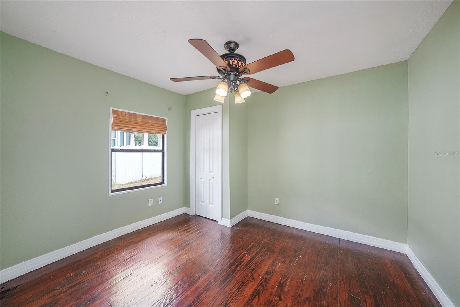 Image 21 of 26 For 1702 Knollwood Street