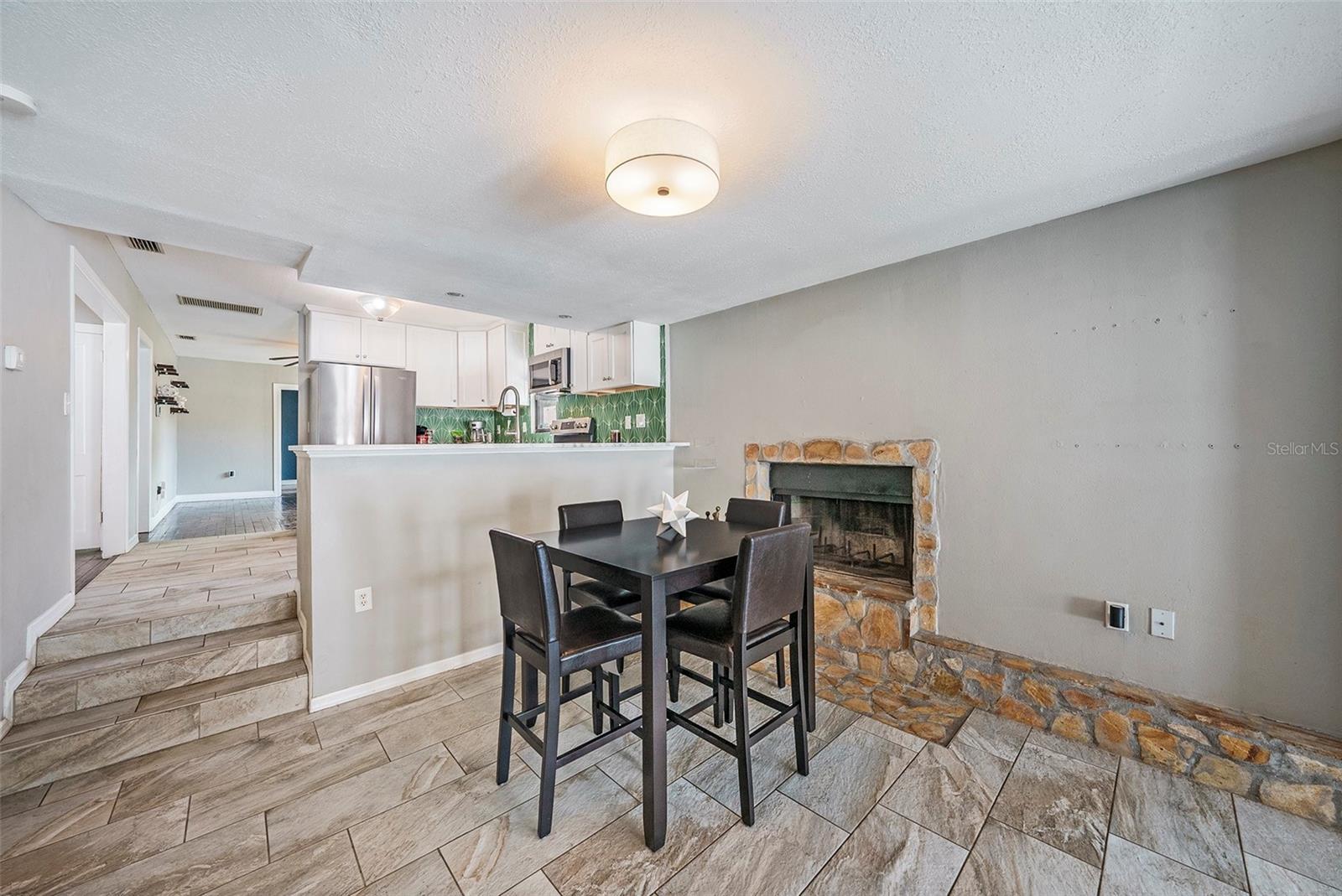 Image 6 of 26 For 1702 Knollwood Street