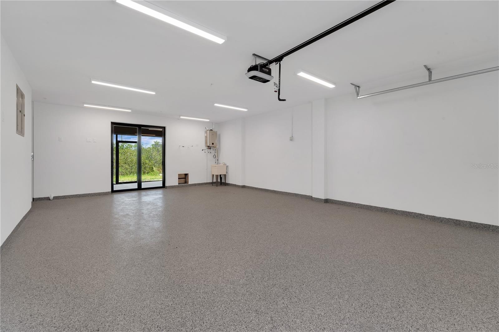 Listing photo id 12 for 5992 Aqua Reserve Boulevard