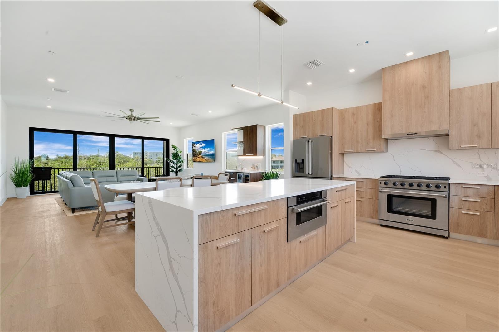 Listing photo id 0 for 5992 Aqua Reserve Boulevard