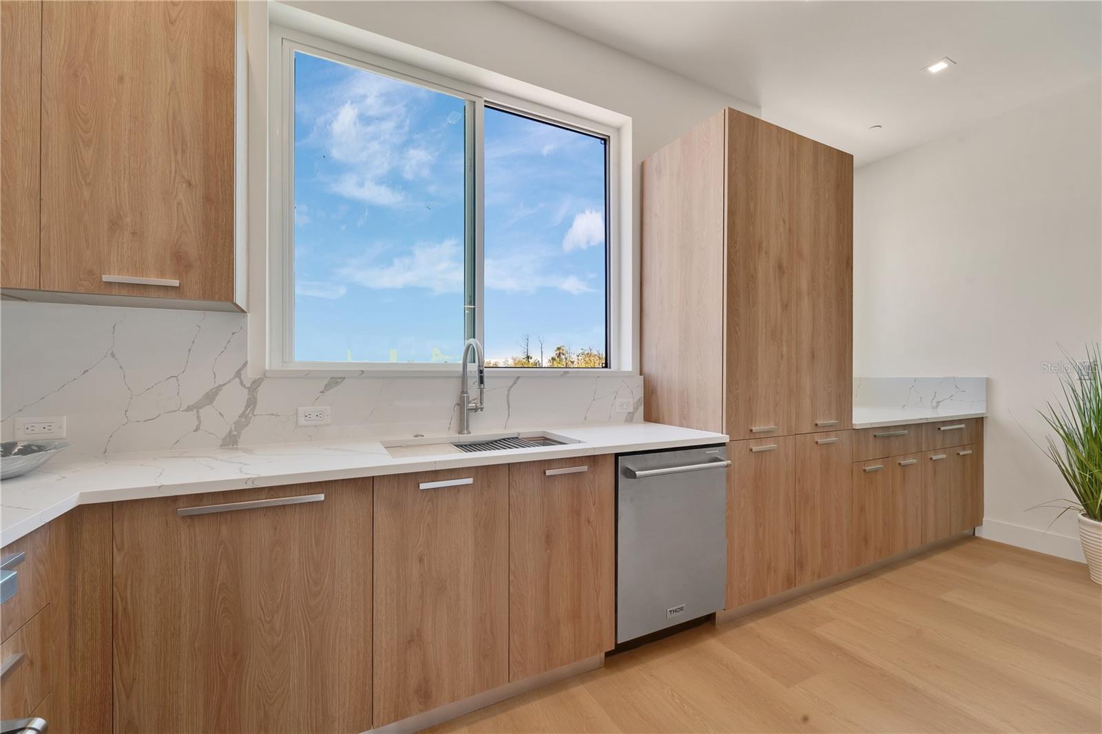 Listing photo id 3 for 5992 Aqua Reserve Boulevard