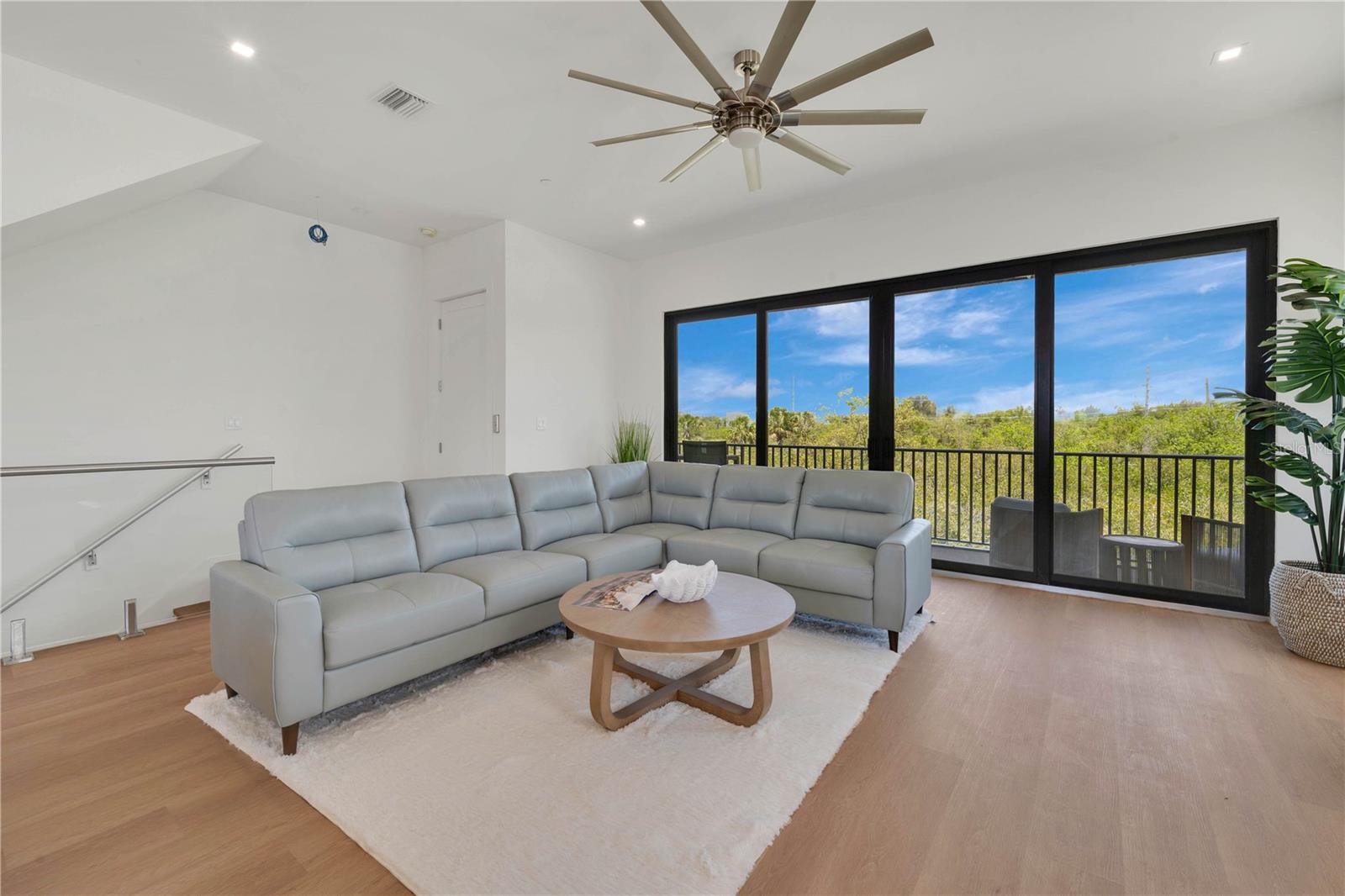 Listing photo id 4 for 5992 Aqua Reserve Boulevard
