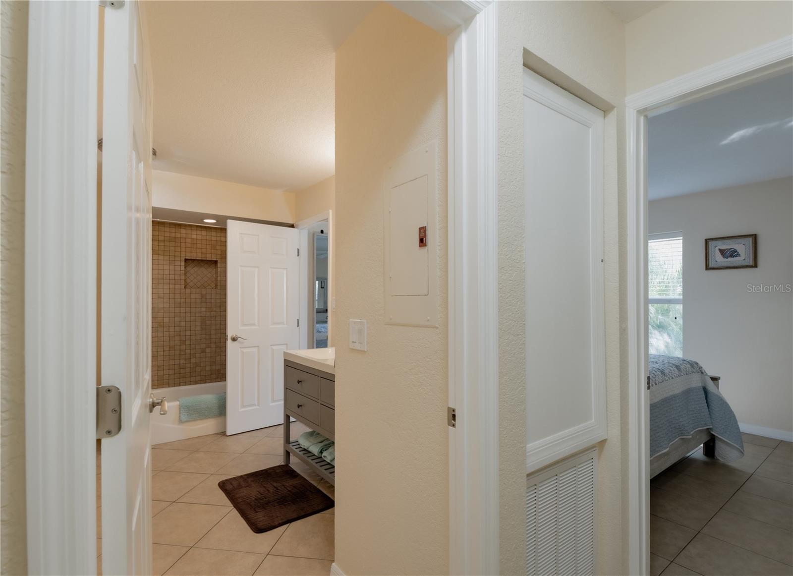 Image 11 of 22 For 1848 Washington Avenue A