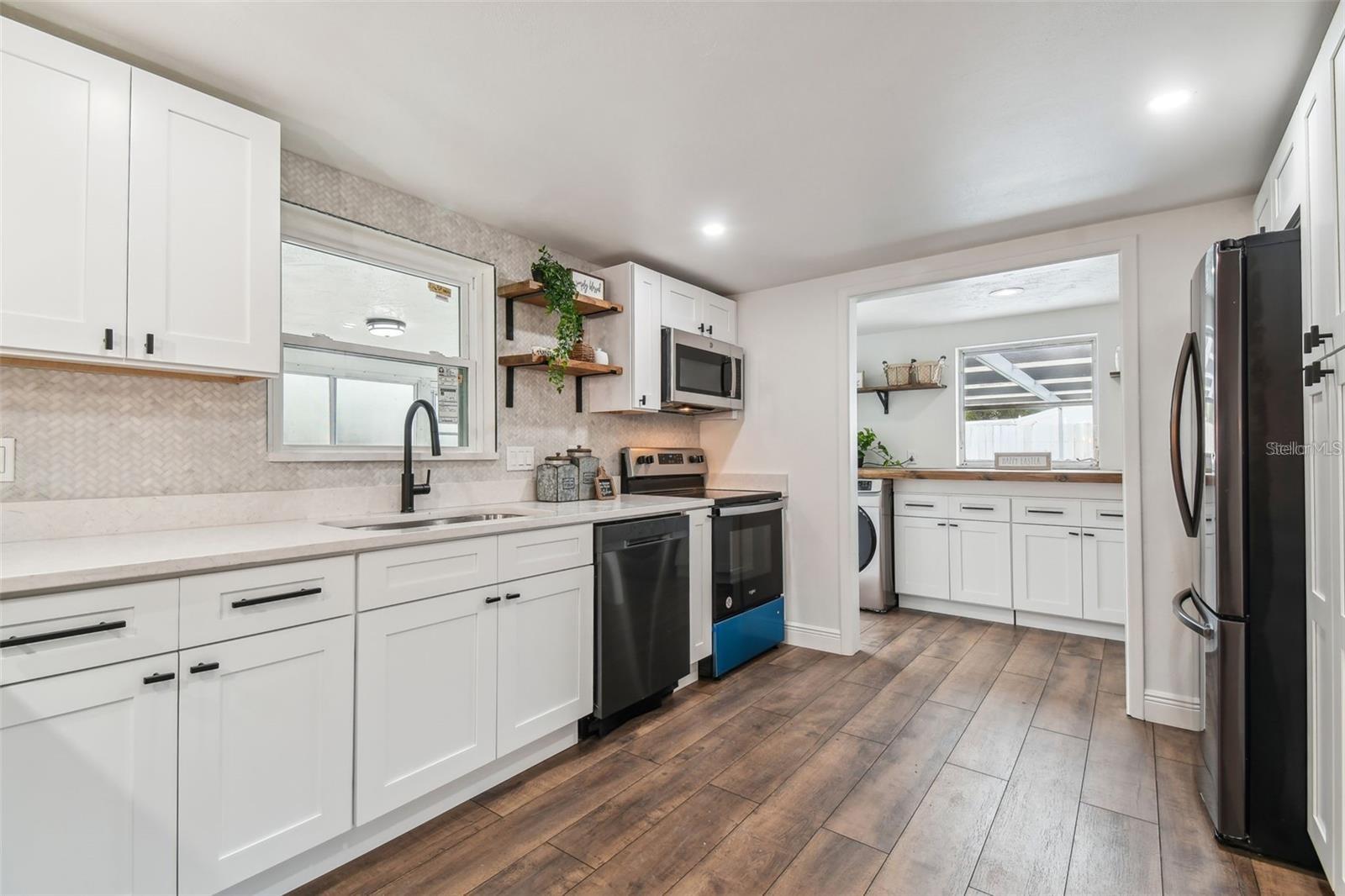 Listing photo id 11 for 11211 Meadow Drive