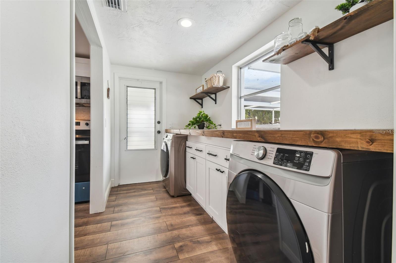 Listing photo id 12 for 11211 Meadow Drive