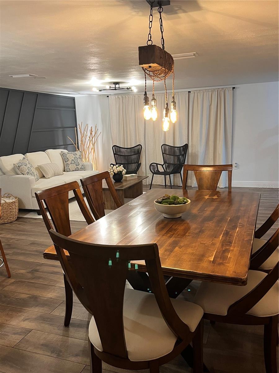 Listing photo id 15 for 11211 Meadow Drive