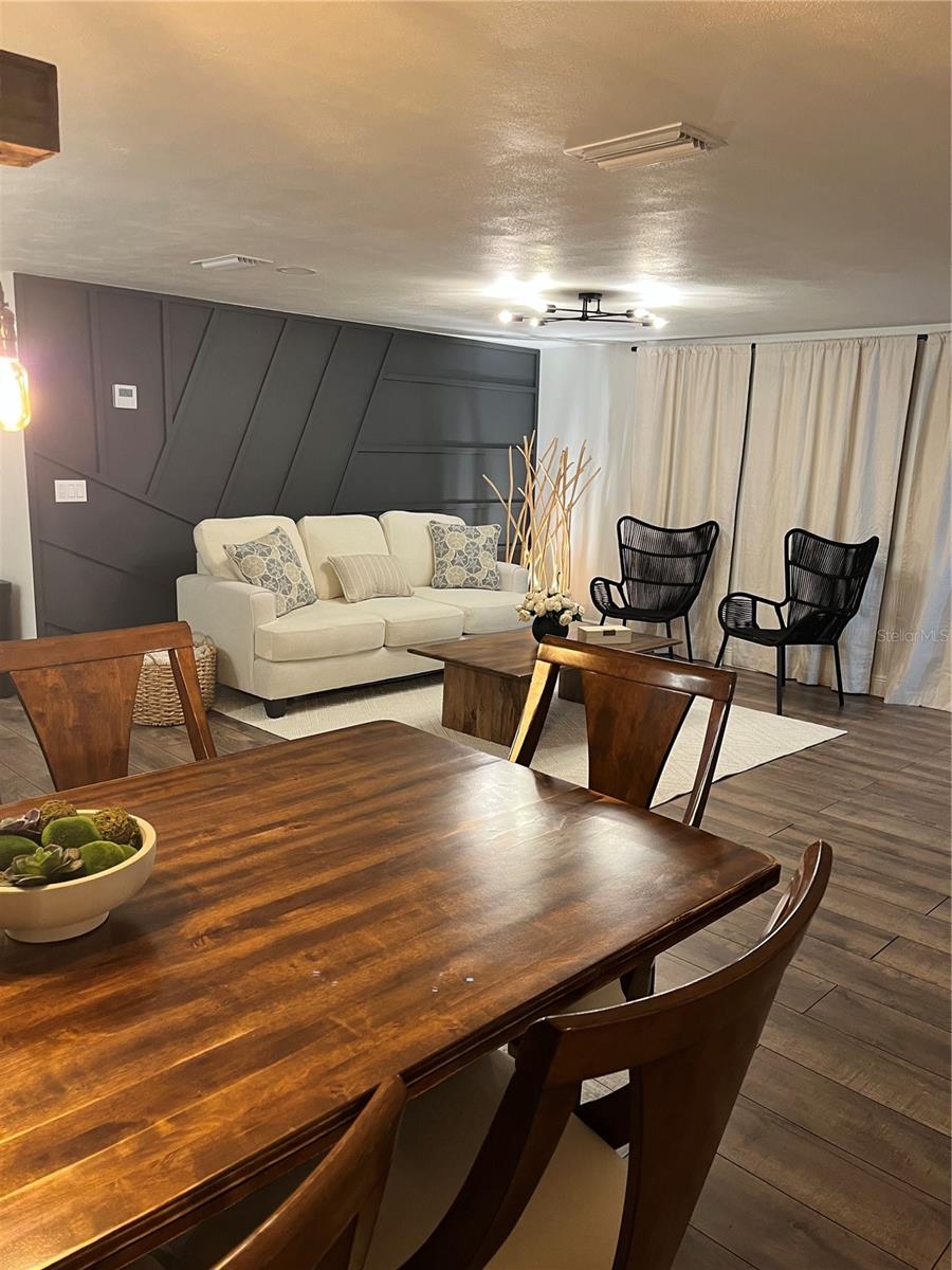 Listing photo id 16 for 11211 Meadow Drive