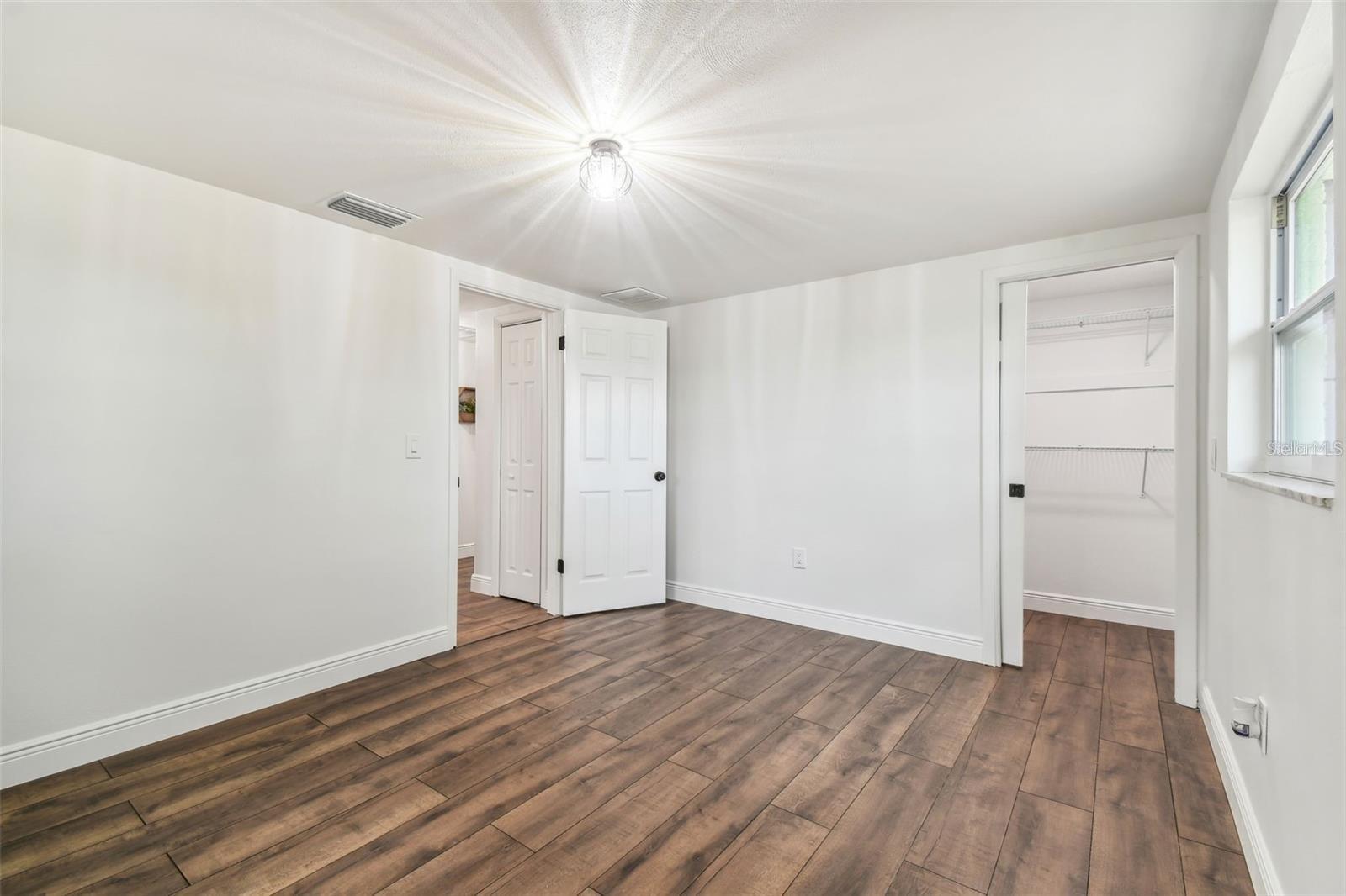 Listing photo id 21 for 11211 Meadow Drive