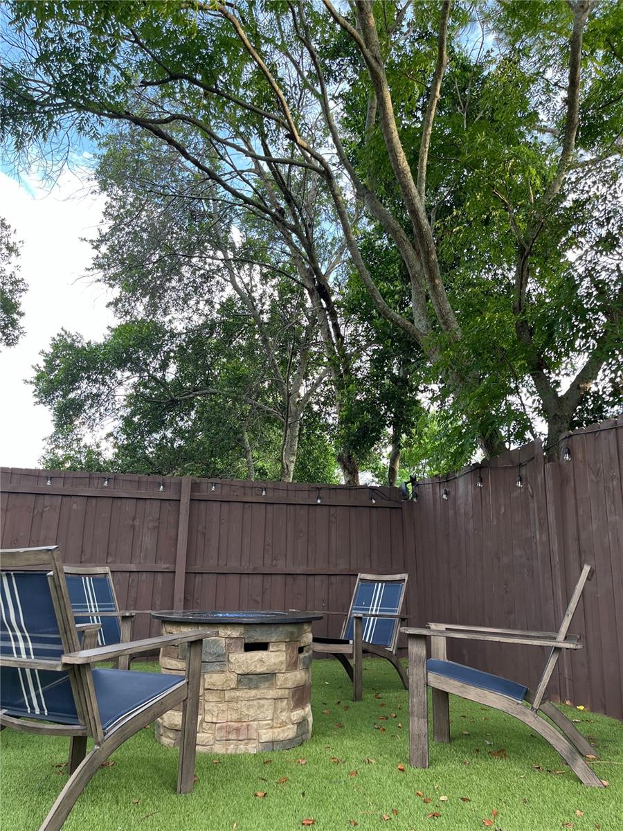 Listing photo id 37 for 11211 Meadow Drive