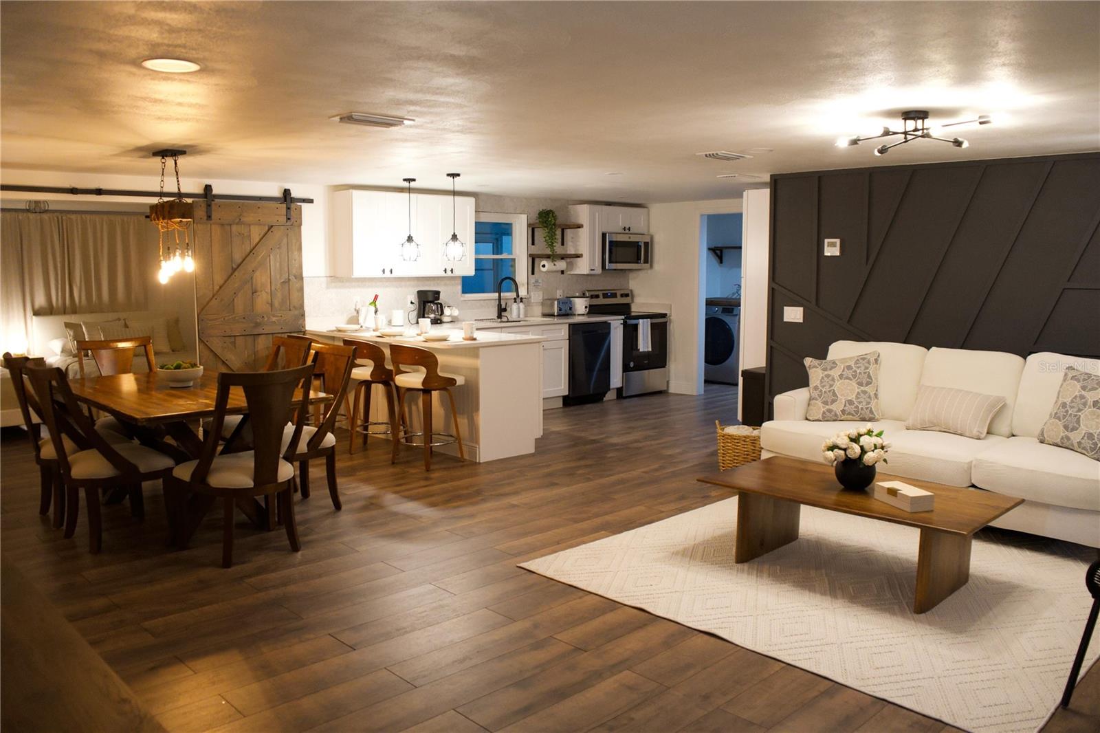 Listing photo id 5 for 11211 Meadow Drive