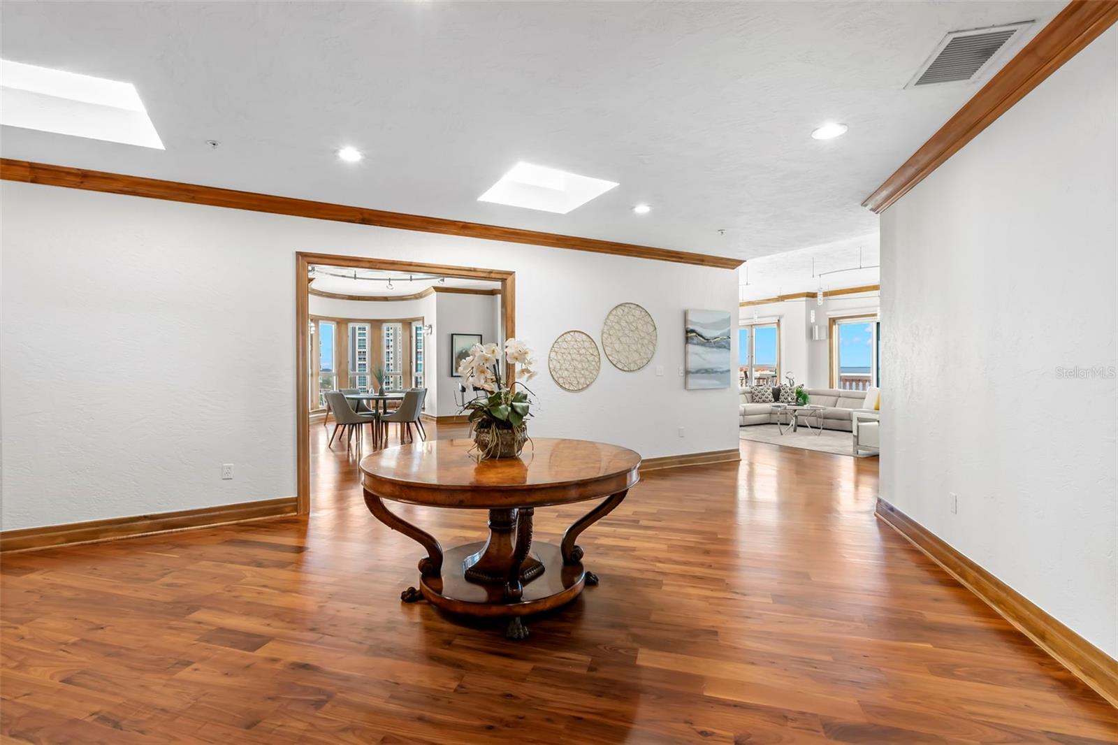 Listing photo id 14 for 288 Beach Drive Ne Ph-2a