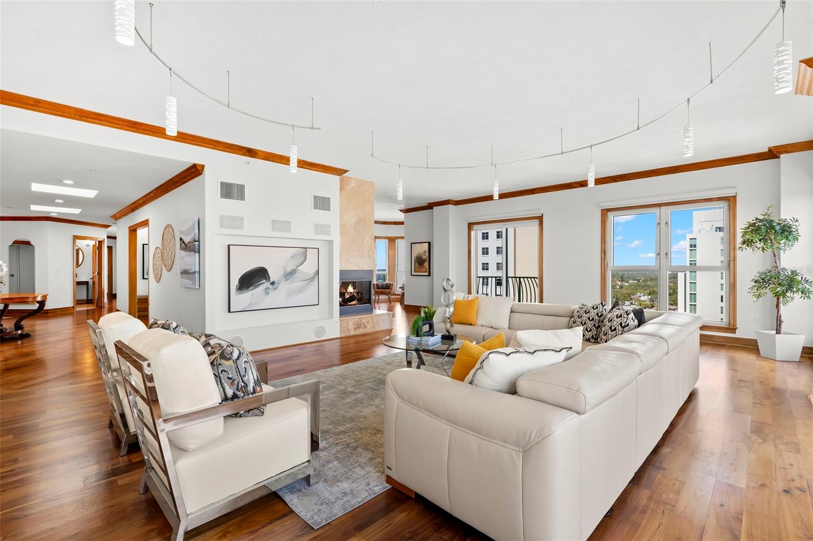 Listing photo id 15 for 288 Beach Drive Ne Ph-2a