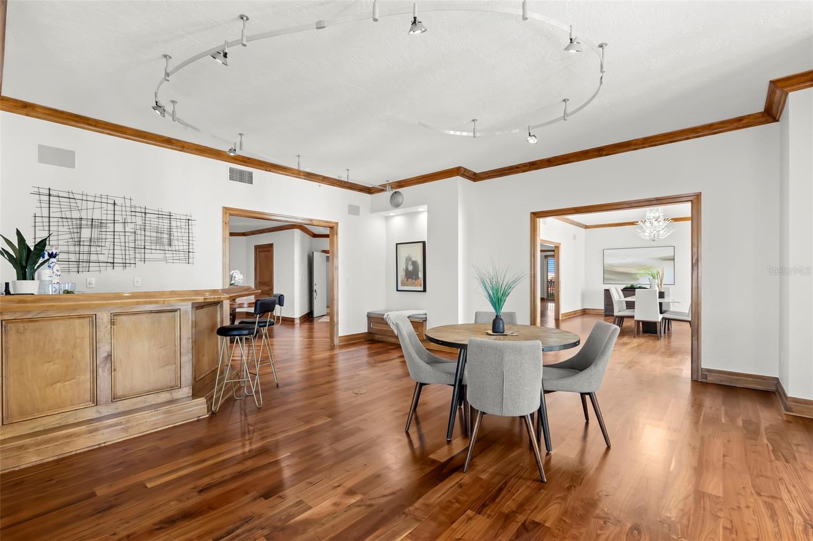 Listing photo id 24 for 288 Beach Drive Ne Ph-2a