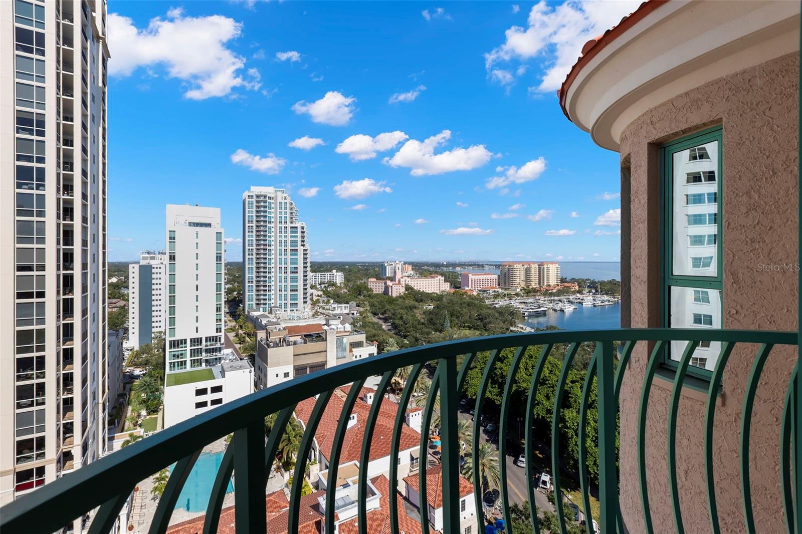 Listing photo id 32 for 288 Beach Drive Ne Ph-2a