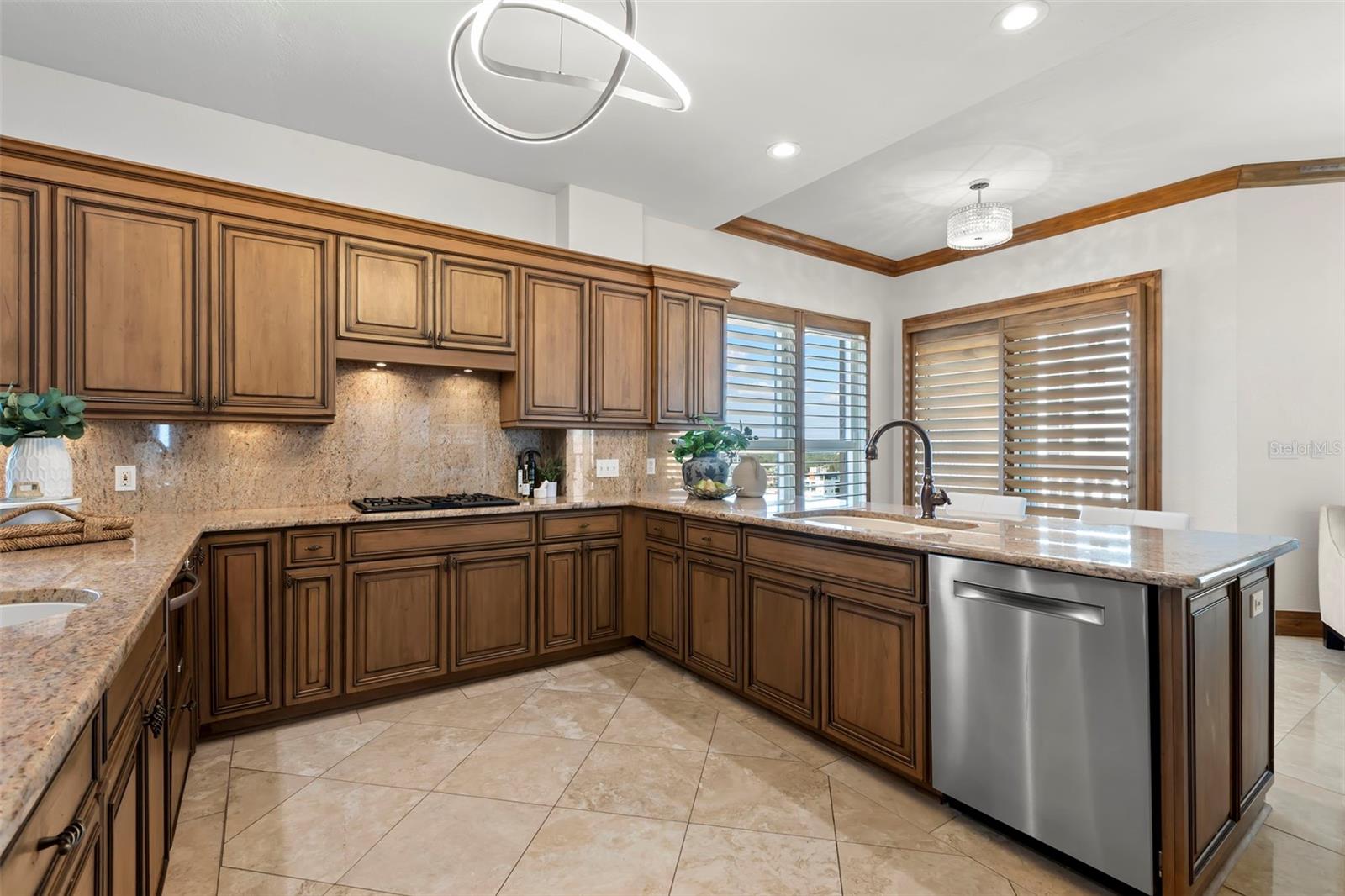 Listing photo id 35 for 288 Beach Drive Ne Ph-2a