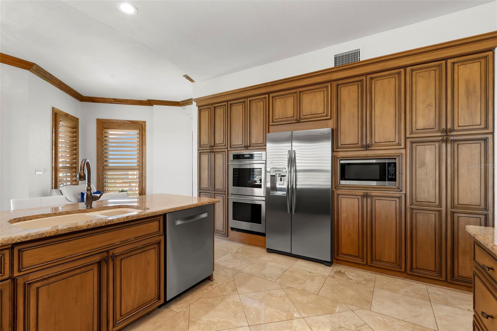 Listing photo id 36 for 288 Beach Drive Ne Ph-2a