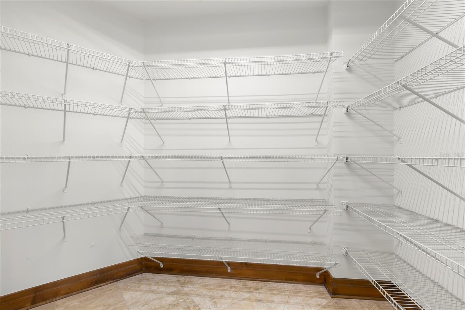 Listing photo id 37 for 288 Beach Drive Ne Ph-2a