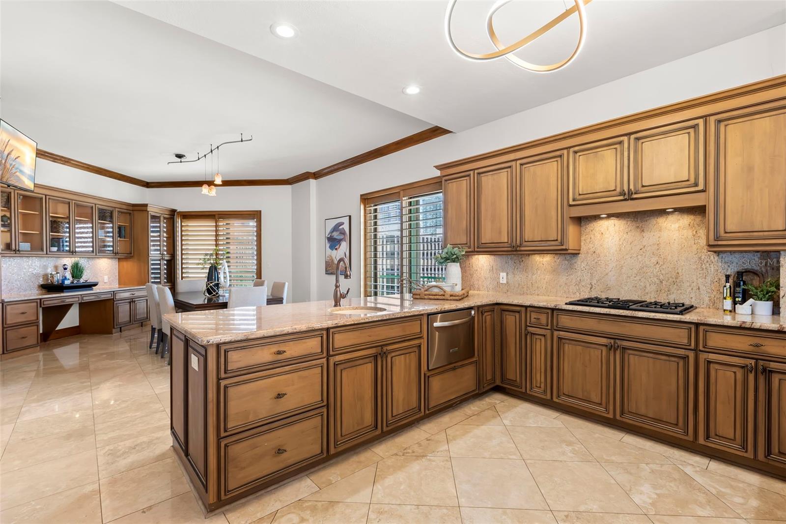 Listing photo id 38 for 288 Beach Drive Ne Ph-2a