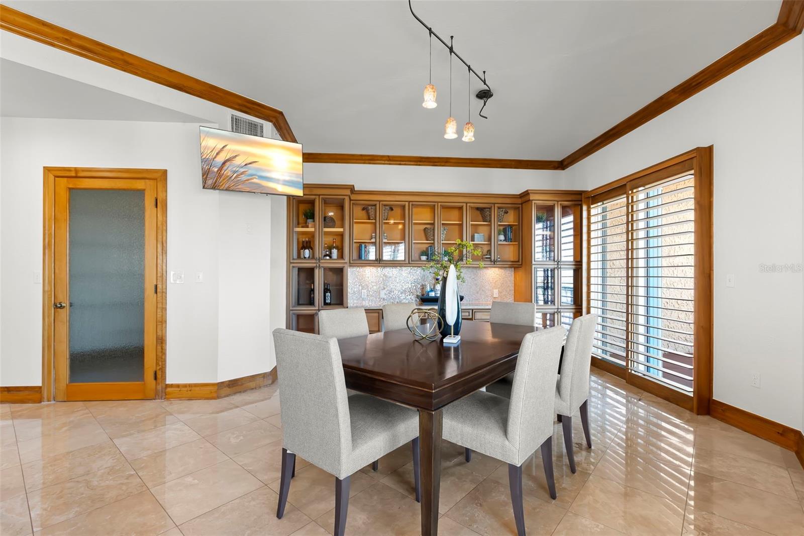 Listing photo id 43 for 288 Beach Drive Ne Ph-2a