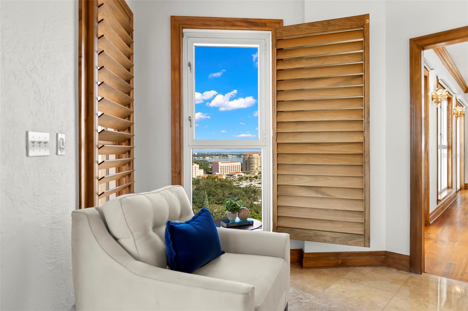 Listing photo id 45 for 288 Beach Drive Ne Ph-2a