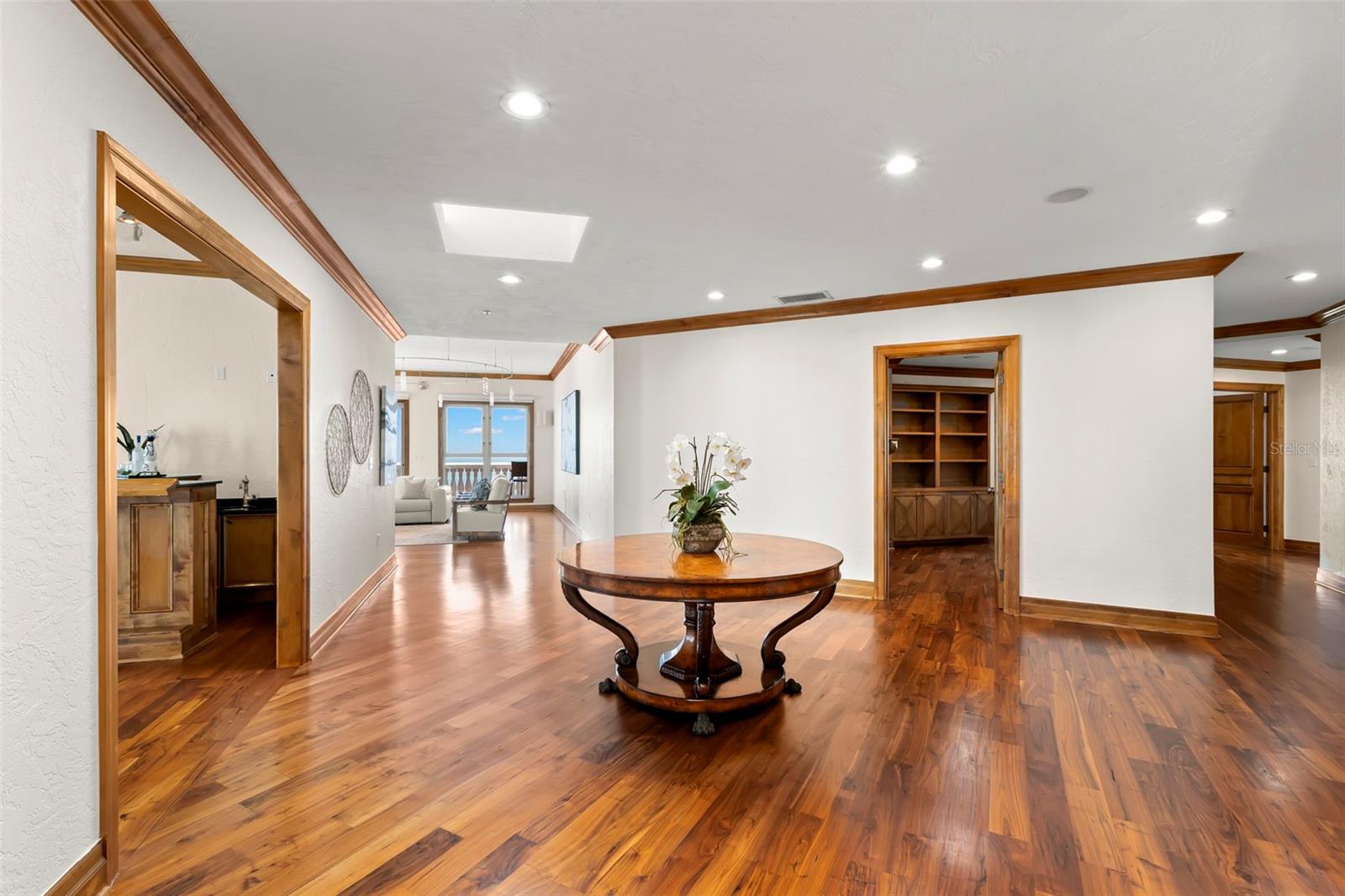 Listing photo id 46 for 288 Beach Drive Ne Ph-2a