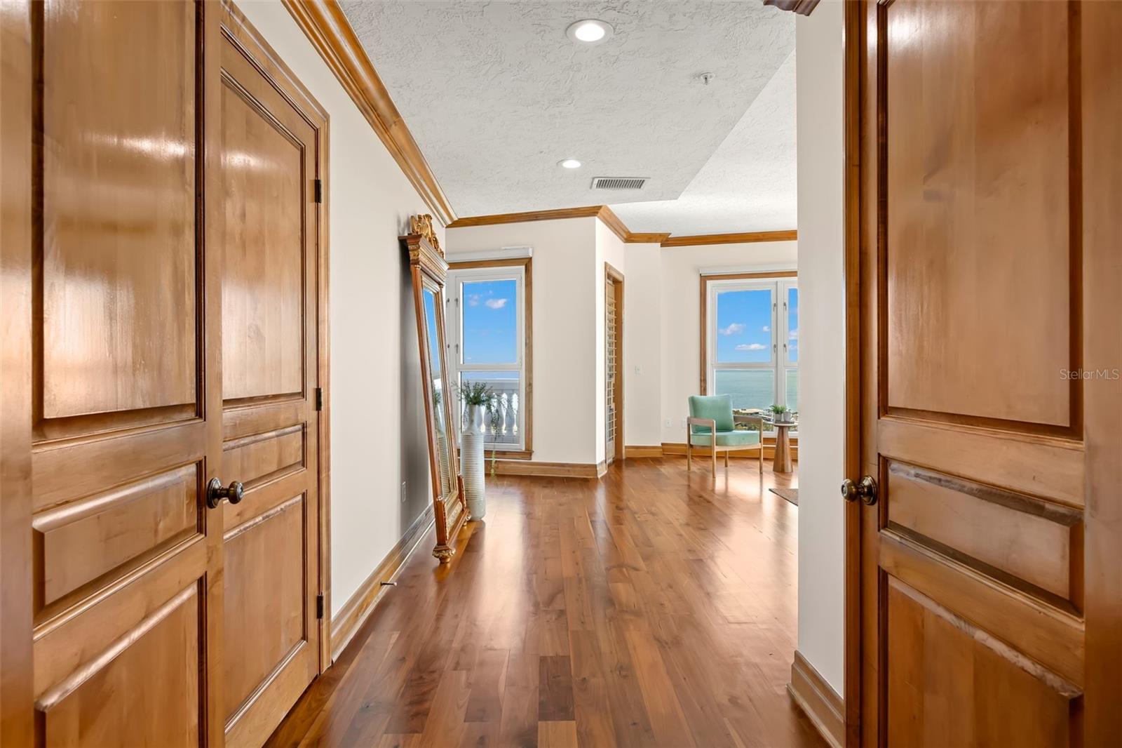 Listing photo id 47 for 288 Beach Drive Ne Ph-2a