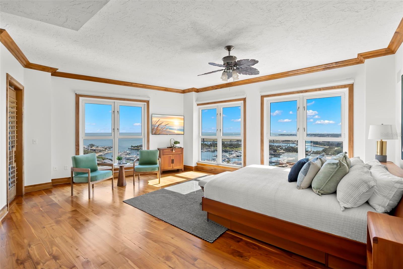 Listing photo id 48 for 288 Beach Drive Ne Ph-2a