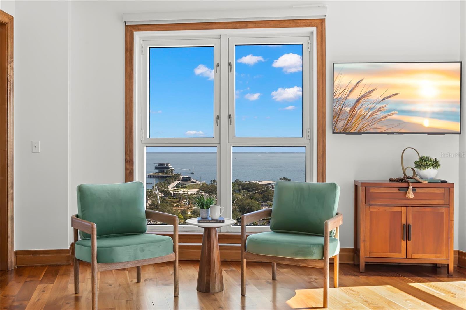 Listing photo id 49 for 288 Beach Drive Ne Ph-2a