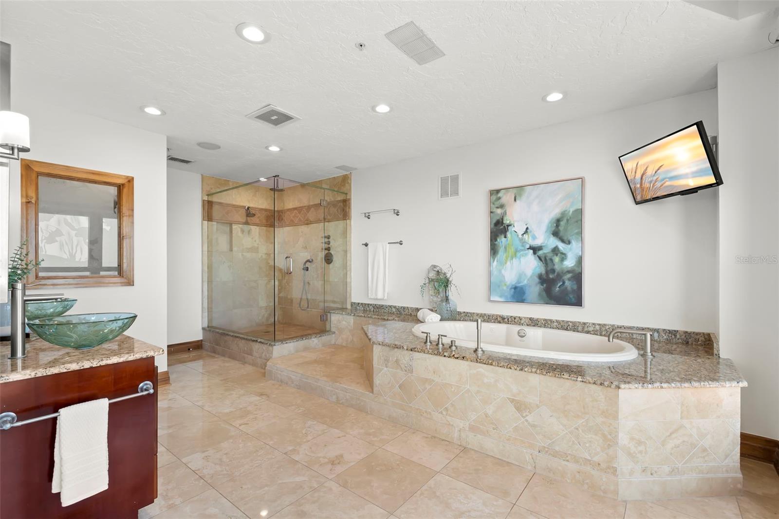 Listing photo id 53 for 288 Beach Drive Ne Ph-2a