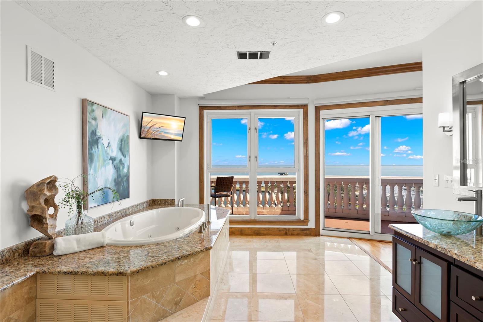 Listing photo id 55 for 288 Beach Drive Ne Ph-2a